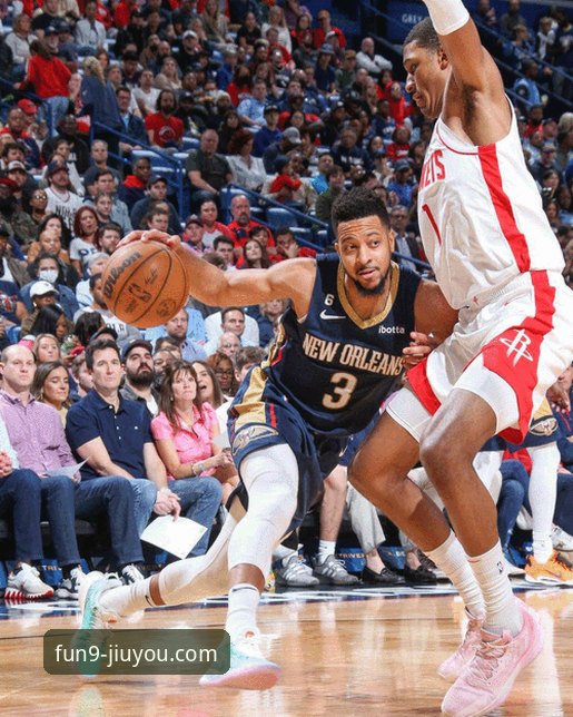 了解NBA续约动态的实用指南——以CJ-麦科勒姆1年2100万签约老鹰为例